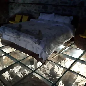 Nuci's Glass Floor Appartement